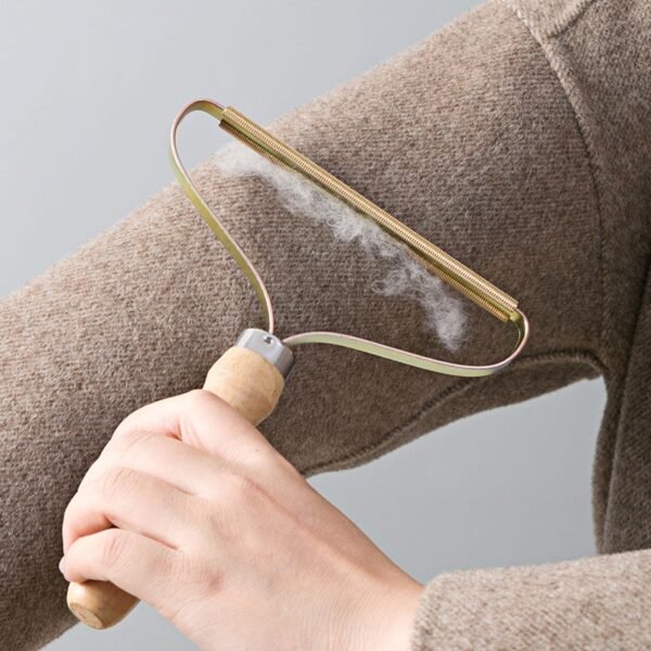 Portable Clothes and Furniture Lint Remover - Image 4